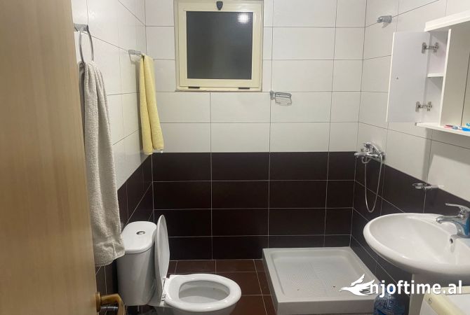 Shtepi me qera Apartament ne Tirane, 2+1, Mobilimi E mobiluar, Pagesa 450  Euro.