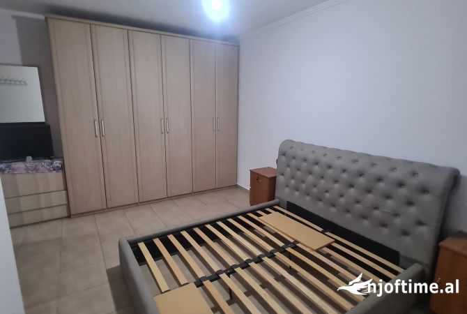Shtepi me qera Apartament ne Tirane, 2+1, Mobilimi E mobiluar, Pagesa 37,000  Leke.