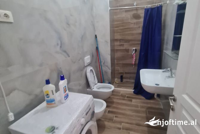 Shtepi me qera Apartament ne Tirane, 2+1, Mobilimi E mobiluar, Pagesa 600  Euro.