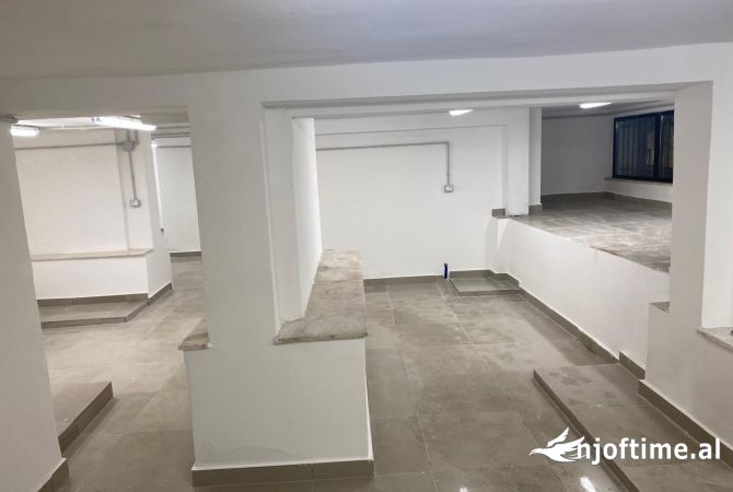 Ambient biznesi me qera 4+1 ne Tirane - 1,000 Euro