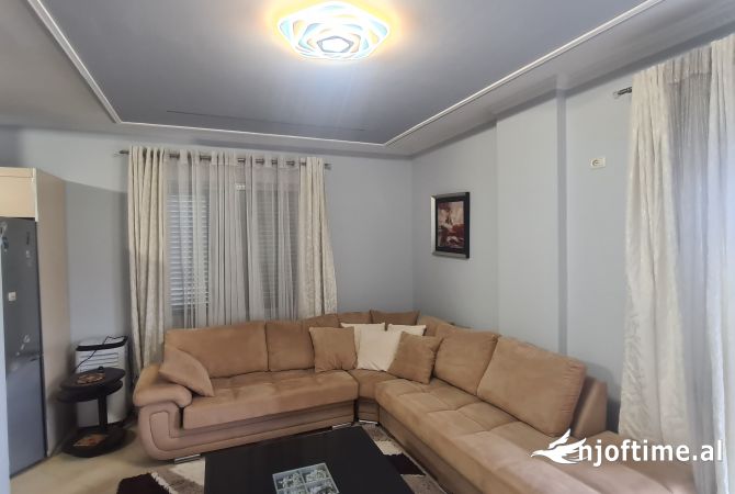 Shtepi me qera Apartament ne Tirane, 2+1, Mobilimi E mobiluar, Pagesa 700  Euro.