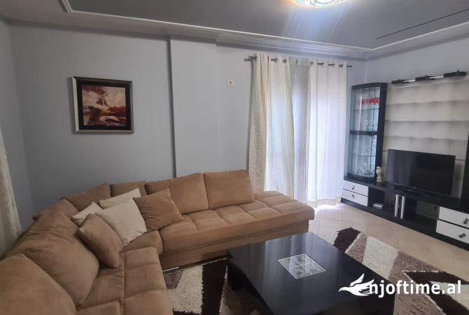 Shtepi me qera 2+1 ne Tirane - 700 Euro