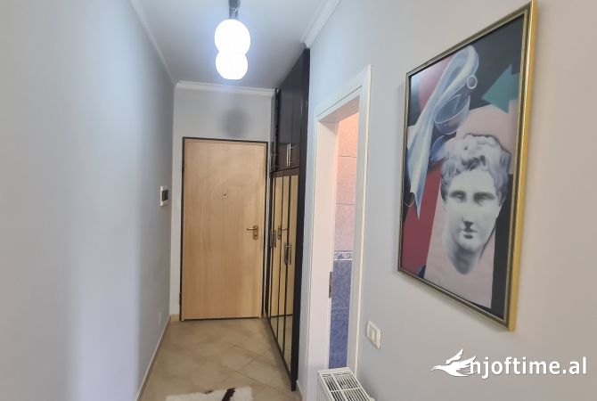 Shtepi me qera Apartament ne Tirane, 2+1, Mobilimi E mobiluar, Pagesa 700  Euro.