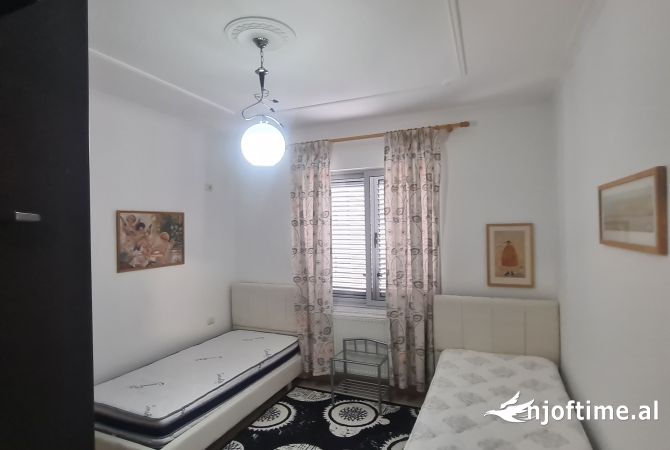 Shtepi me qera Apartament ne Tirane, 2+1, Mobilimi E mobiluar, Pagesa 700  Euro.