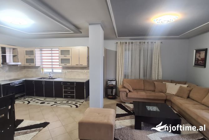 Shtepi me qera Apartament ne Tirane, 2+1, Mobilimi E mobiluar, Pagesa 700  Euro.