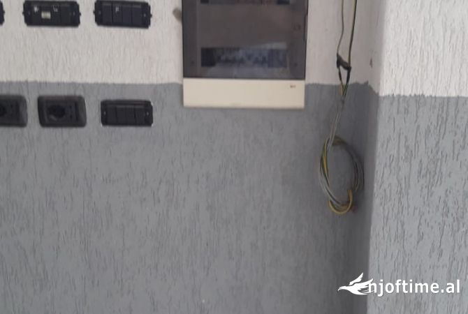 Ambient biznesi me qera 4+1 ne Tirane - 450 Euro