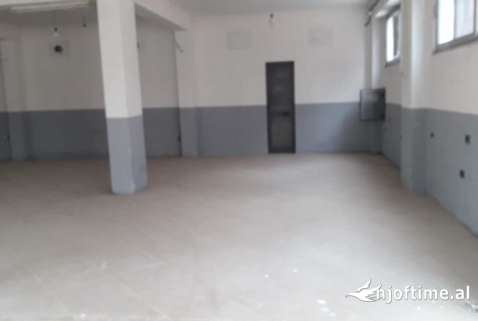 Ambient biznesi me qera 4+1 ne Tirane - 450 Euro