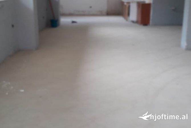 Ambient biznesi me qera 4+1 ne Tirane - 450 Euro