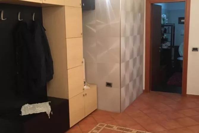 Shtepi me qera Apartament ne Tirane, 2+1, Mobilimi Bosh, pa mobiluar, Pagesa 700  Euro.