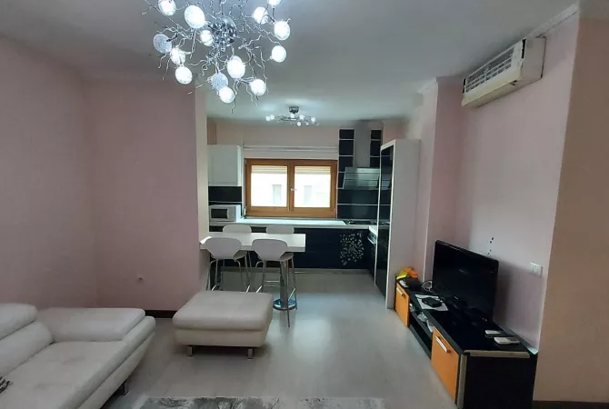 Shtepi ne shitje Apartament ne Tirane, 1+1, Mobilimi E mobiluar, Pagesa 140,000  Euro.