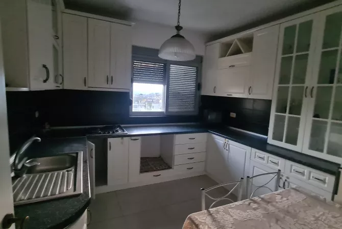 Shtepi me qera 2+1 ne Tirane - 35,000 Leke