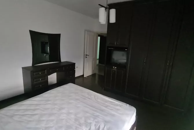 Shtepi me qera 2+1 ne Tirane - 35,000 Leke