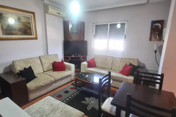 Shtepi me qera Apartament ne Tirane, 2+1, Mobilimi E mobiluar, Pagesa 500  Euro.