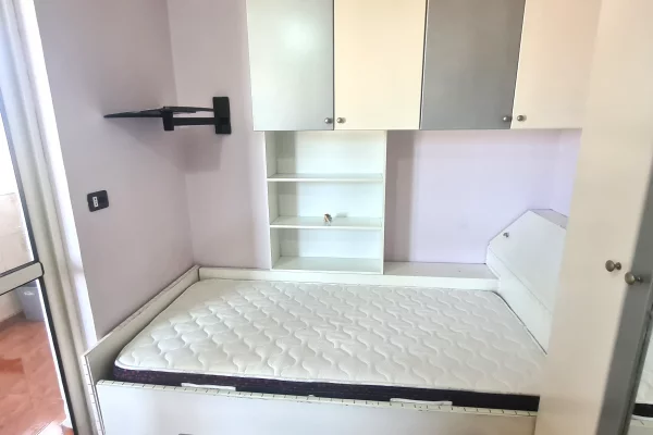 Shtepi me qera Apartament ne Tirane, 2+1, Mobilimi E mobiluar, Pagesa 500  Euro.