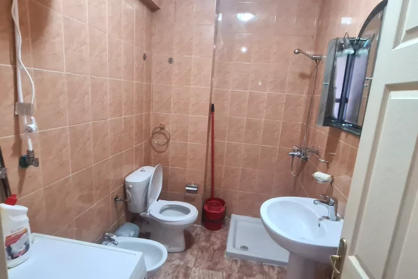 Shtepi me qera Apartament ne Tirane, 2+1, Mobilimi E mobiluar, Pagesa 500  Euro.