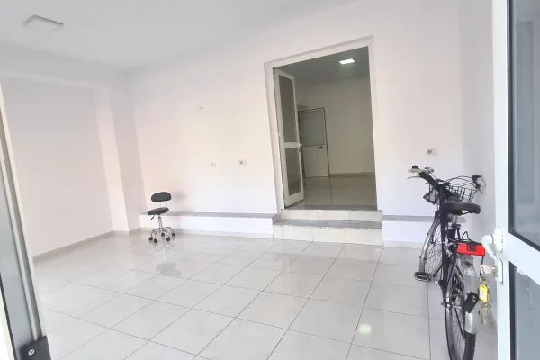 Business Property for Rent 1+1 in Tirana - 700 Euro