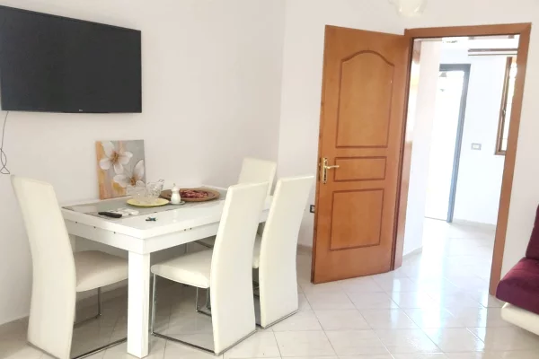 Shtepi me qera Shtepi Private ne Tirane, 2+1, Mobilimi E mobiluar, Pagesa 650  Euro.