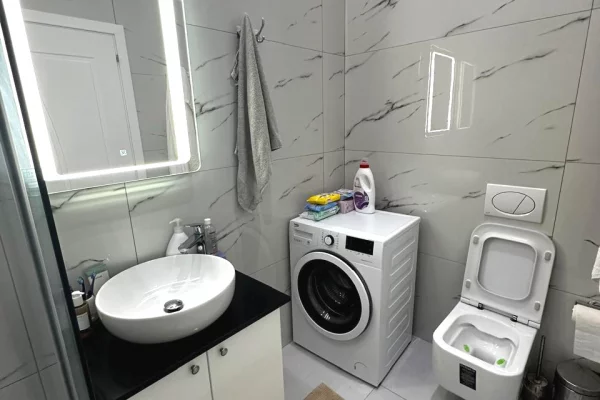 Shtepi ne shitje Apartament ne Tirane, 1+1, Mobilimi E mobiluar, Pagesa 190,000  Euro.
