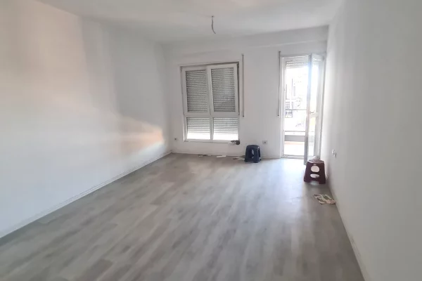 Shtepi me qera 2+1 ne Tirane - 400 Euro