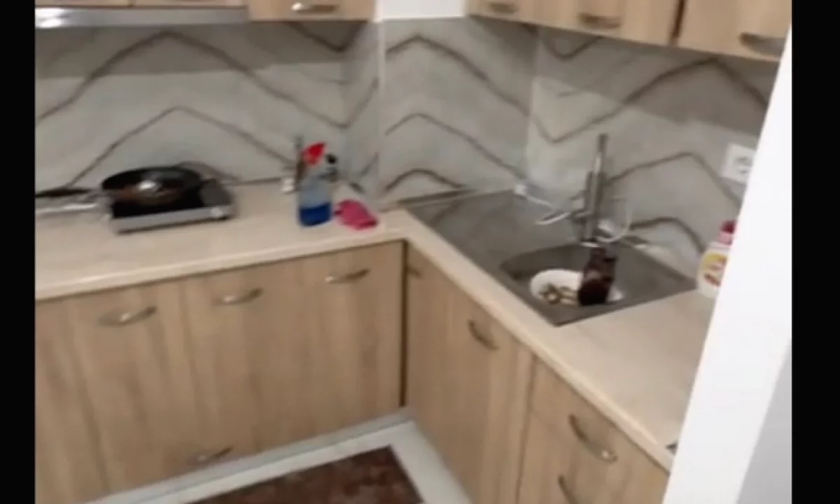 Appartamento in affitto a Tirana 1+1, SemiArredato