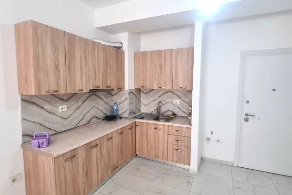 Shtepi me qera 1+1 ne Tirane - 35,000 Leke