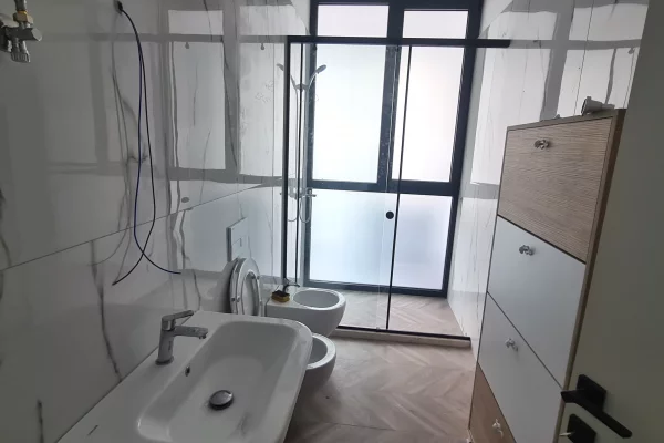 Shtepi me qera Apartament ne Tirane, 2+1, Mobilimi E mobiluar, Pagesa 600  Euro.