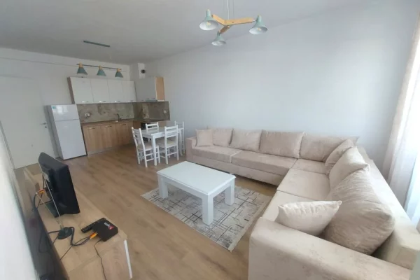 Jepet 2+1 e mobiluar (prane QTU  te Univers City)