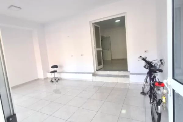 Ambient biznesi me qera 1+1 ne Tirane - 650 Euro
