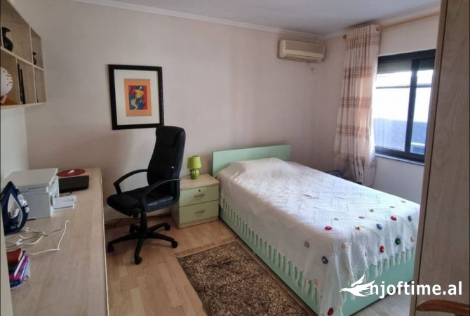 Ambient biznesi me qera 3+1 ne Tirane - 700 Euro