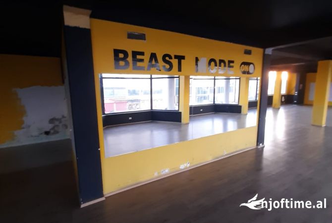 Ambiente Commerciale in Affitto 3+1 a Durazzo - 800 Euro