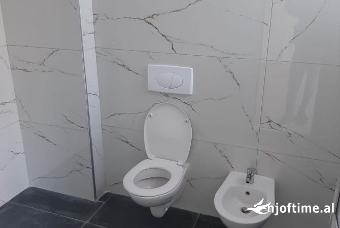 Ambiente Commerciale in Vendita 3+1 a Durazzo - 300 Euro