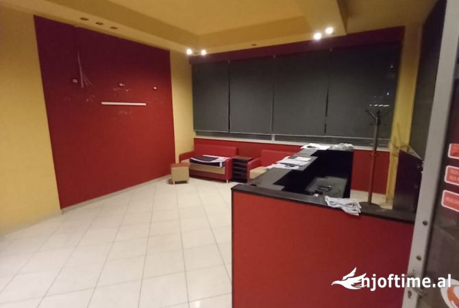 Ambient biznesi me qera 3+1 ne Durres - 500 Euro