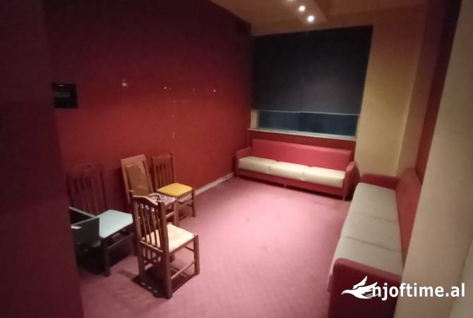 Ambient biznesi me qera 3+1 ne Durres - 500 Euro