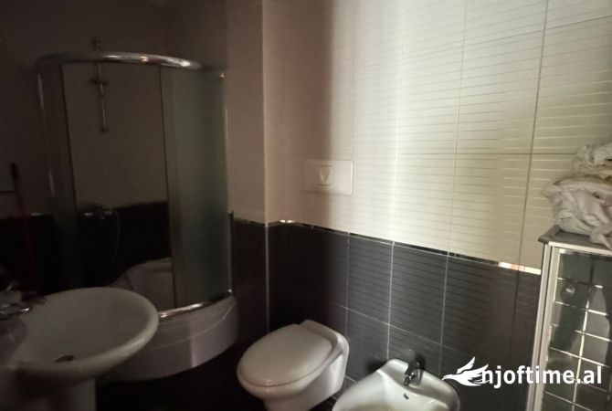 Shtepi ne shitje Apartament ne Durres, 2+1, Mobilimi E mobiluar, Pagesa 120,000  Euro.
