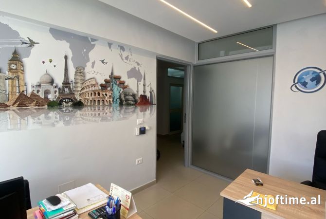 Ambiente Commerciale in Affitto 3+1 a Durazzo - 3,500 Euro