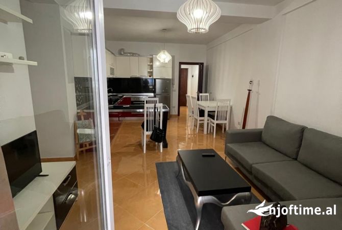 Shtepi me qera 2+1 ne Tirane - 470 Euro