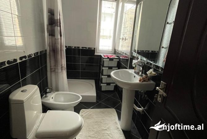 Shtepi me qera 2+1 ne Tirane - 470 Euro