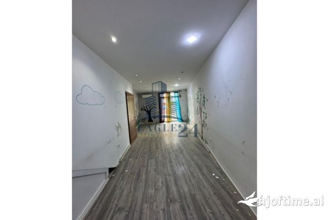 OFROHET ME QERA VILE(GODINE) 3 KATESHE , NE QENDER PRANE GJIMNAZIT PARTIZANI