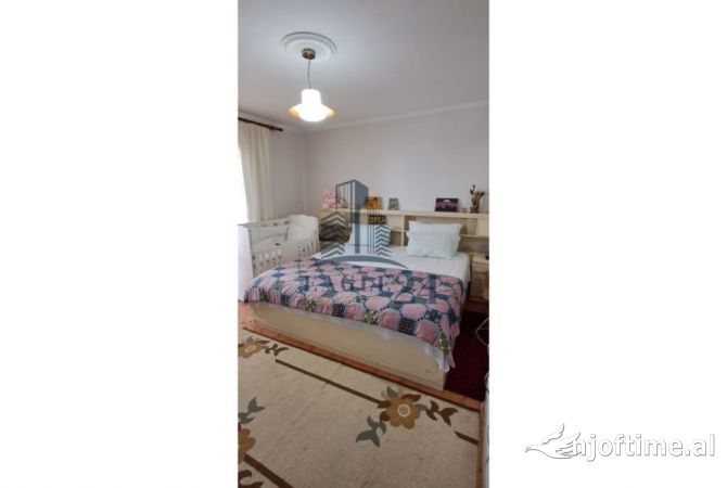 Shtepi ne shitje Apartament ne Tirane, 3+1, Mobilimi Pjeserisht e mobiluar, Pagesa 139,000  Euro.