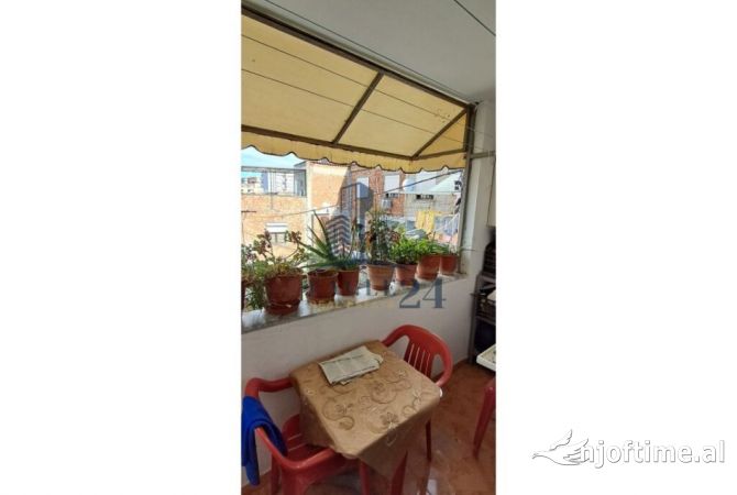 Shtepi ne shitje Apartament ne Tirane, 3+1, Mobilimi Pjeserisht e mobiluar, Pagesa 139,000  Euro.