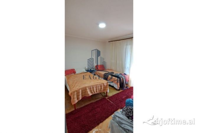 Shtepi ne shitje Apartament ne Tirane, 3+1, Mobilimi Pjeserisht e mobiluar, Pagesa 139,000  Euro.