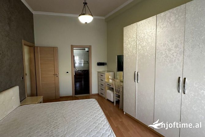 Shtepi me qera Apartament ne Tirane, 2+1, Mobilimi E mobiluar, Pagesa 900  Euro.
