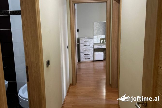 Shtepi me qera Apartament ne Tirane, 2+1, Mobilimi E mobiluar, Pagesa 900  Euro.