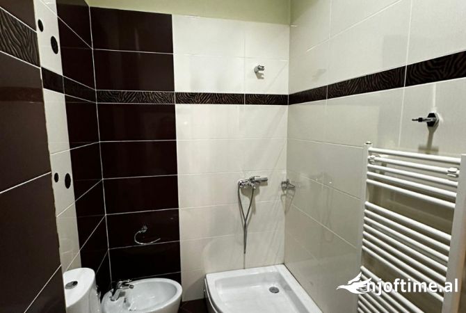 Shtepi me qera Apartament ne Tirane, 2+1, Mobilimi E mobiluar, Pagesa 900  Euro.