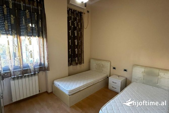 Shtepi me qera Apartament ne Tirane, 2+1, Mobilimi E mobiluar, Pagesa 900  Euro.