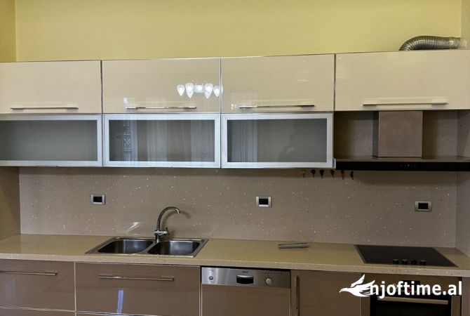 Shtepi me qera Apartament ne Tirane, 2+1, Mobilimi E mobiluar, Pagesa 900  Euro.