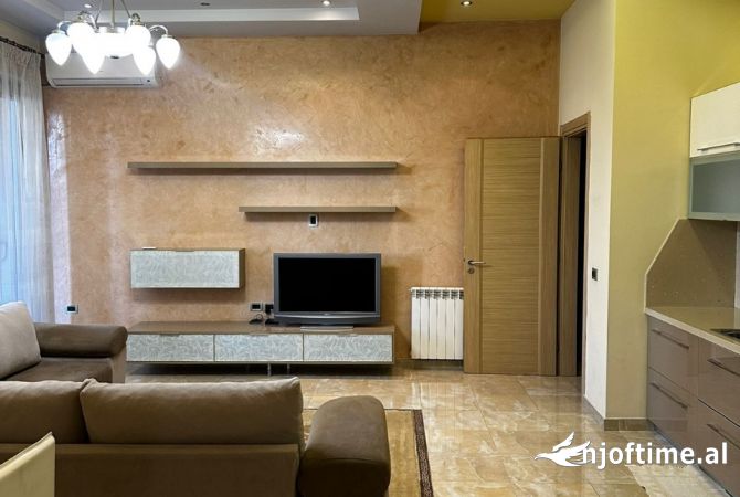 Shtepi me qera Apartament ne Tirane, 2+1, Mobilimi E mobiluar, Pagesa 900  Euro.