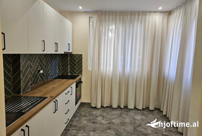 Shtepi ne shitje Apartament ne Tirane, 2+1, Mobilimi E mobiluar, Pagesa 145,000  Euro.