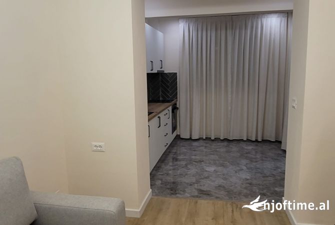 Shtepi ne shitje Apartament ne Tirane, 2+1, Mobilimi E mobiluar, Pagesa 145,000  Euro.