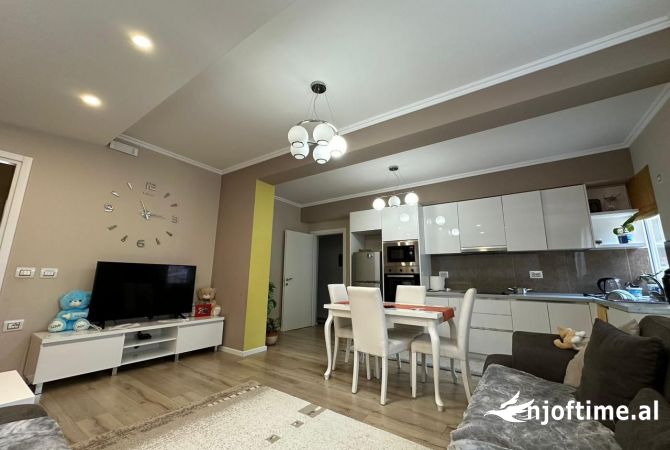 Shtepi ne shitje Apartament ne Tirane, 2+1, Mobilimi E mobiluar, Pagesa 215,000  Euro.